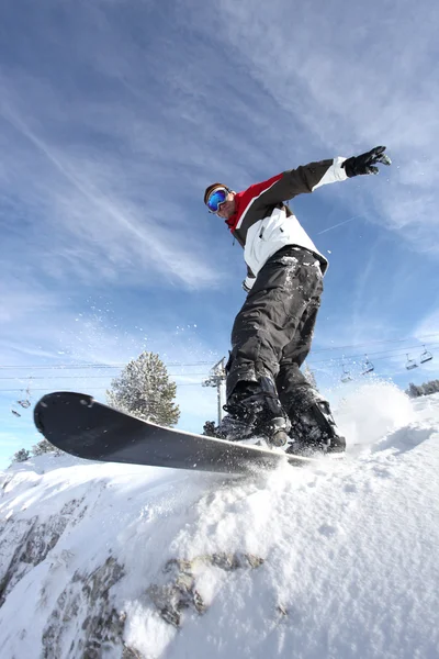 Uomo su uno snowboard — Foto Stock