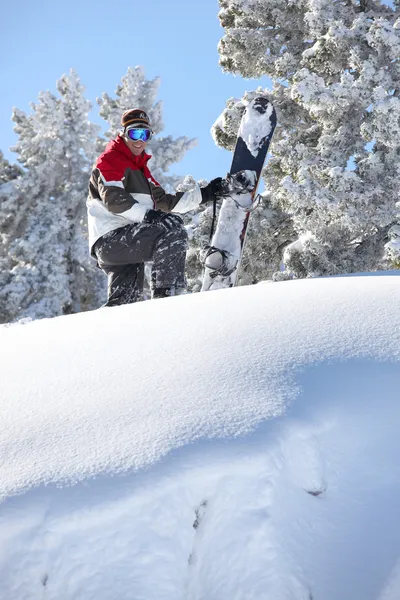 Uomo snowboard — Foto Stock