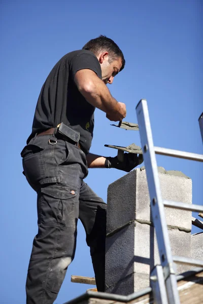 Roofer making a chimney stack — Stock Photo, Image