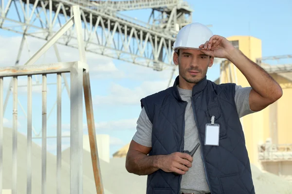 Foreman overseeing construction — Stock Photo, Image