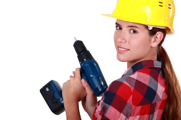 Uma trabalhadora de construção feminina segurando uma broca . — Fotografia de Stock