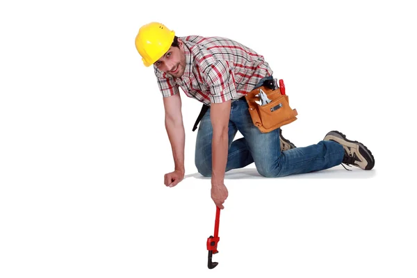 Trabalhador com paquímetro vernier sobre fundo branco — Fotografia de Stock
