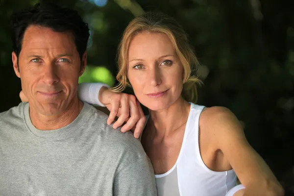 Hombre y mujer en ropa deportiva — Foto de Stock