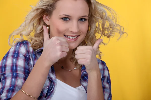 Blond woman giving thumbs-up — Stock Photo, Image