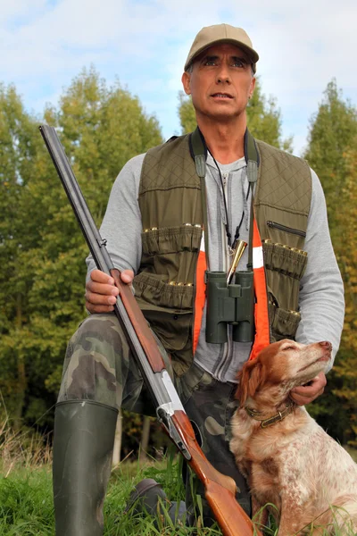 Hunter with his dog — Stock Photo, Image