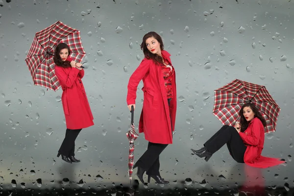 Gyönyörű fiatal nő esernyővel — Stock Fotó