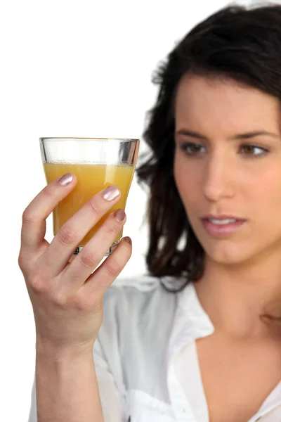 Young woman looking at juice — Stock Photo, Image