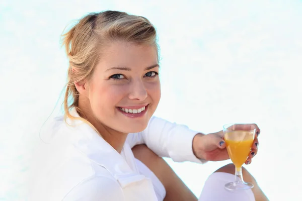 Portrait of a woman with glass of orange juice — Stock Photo, Image