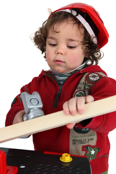 Mały chłopiec gry budowniczy — Zdjęcie stockowe