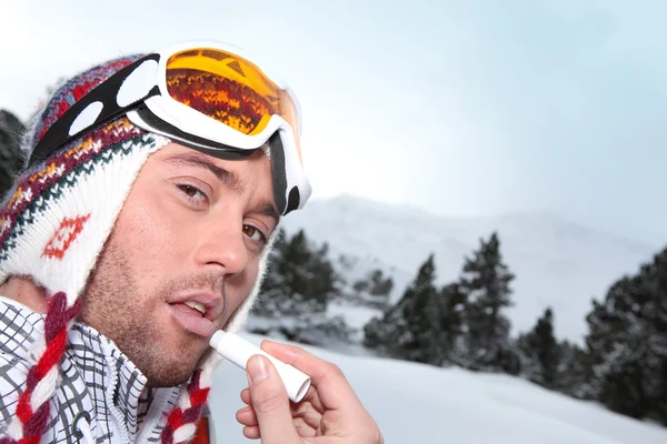 Skifahrer mit Lippenbalsam — Stockfoto