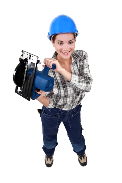 Tradeswoman drží kotoučovou pilou — Stock fotografie