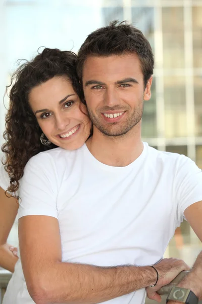 Couple stood by railing — Stock Photo, Image