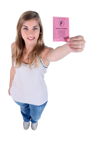 Jeune femme avec un permis de conduire français — Photo