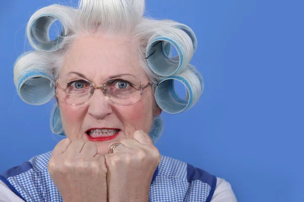 A mature lady with hairroller. — Stock Photo, Image