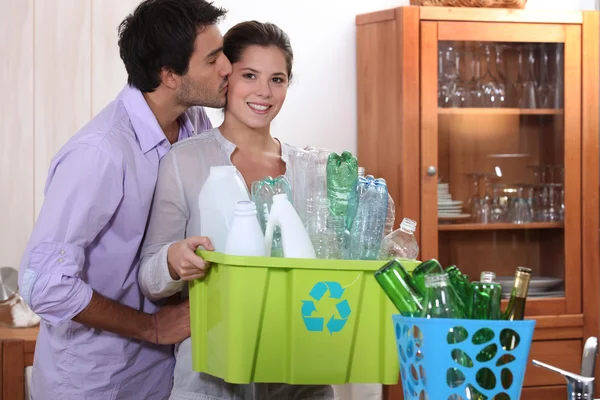 Reciclagem casal — Fotografia de Stock