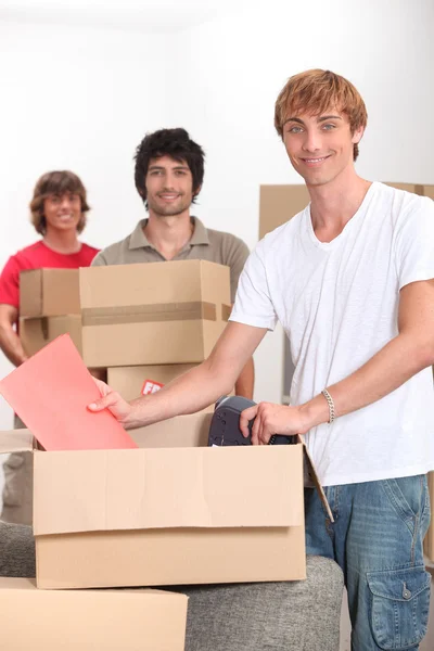 Three men moving house — Stock Photo, Image