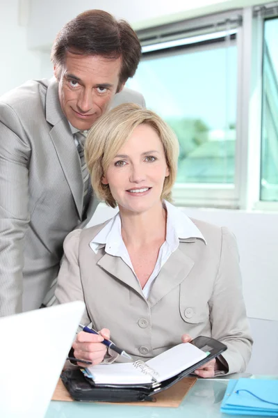 Uomo e donna d'affari — Foto Stock