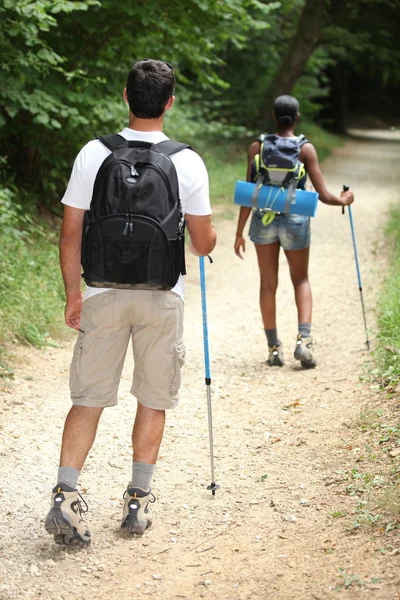 Jong koppel wandelen Stockfoto