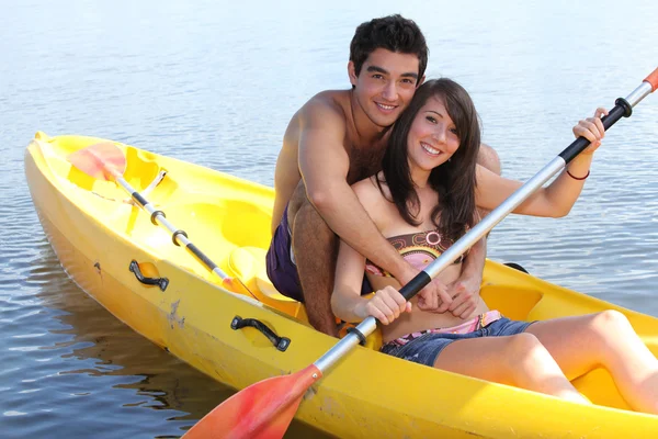 Couple in a kayak — Stock Photo, Image
