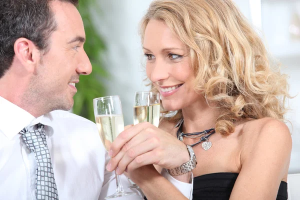 Closeup of couple drinking champagne — Stock Photo, Image