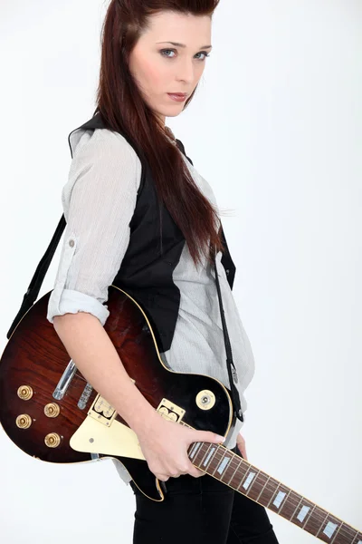 Mulher com guitarra elétrica — Fotografia de Stock