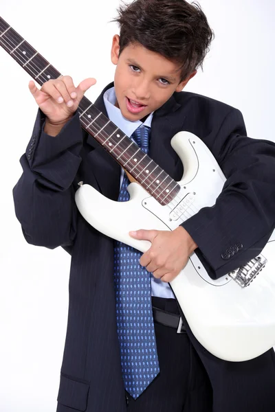 Menino fingindo ser uma estrela de rock — Fotografia de Stock