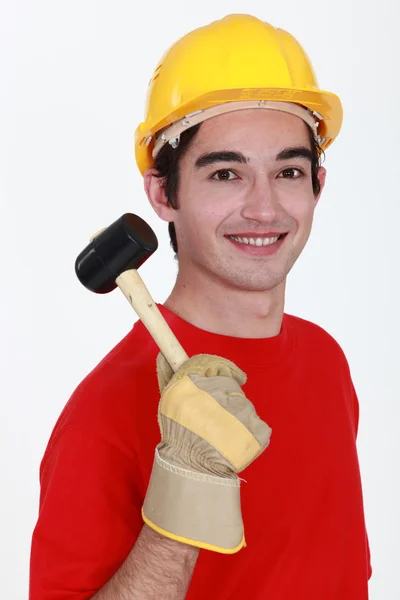 Bauarbeiter mit Holzhammer — Stockfoto