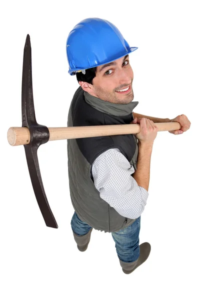 Construtor com uma picareta — Fotografia de Stock