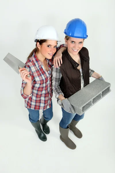 Dvě ženské stavitelé pózuje — Stock fotografie