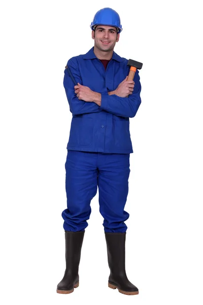 Werknemer met een hamer en beitel — Stockfoto