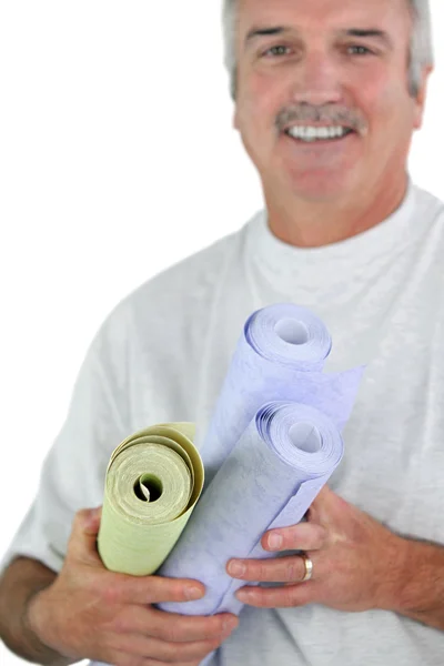 Homem segurando rolos de papel de parede — Fotografia de Stock