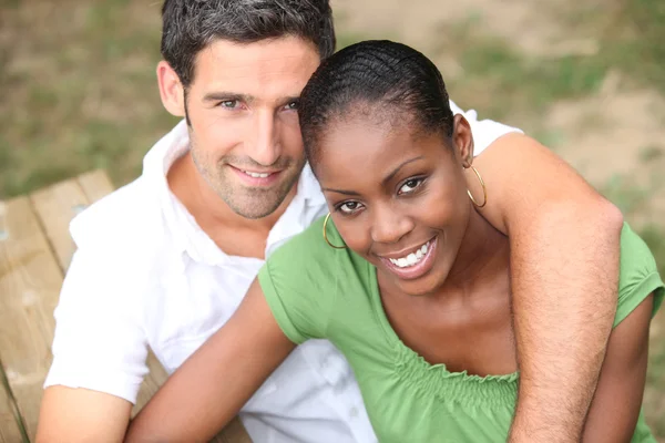 Interracial couple in a park — Stock Photo, Image