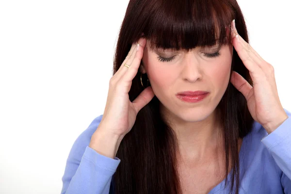 Porträt einer jungen Frau mit Kopfschmerzen — Stockfoto