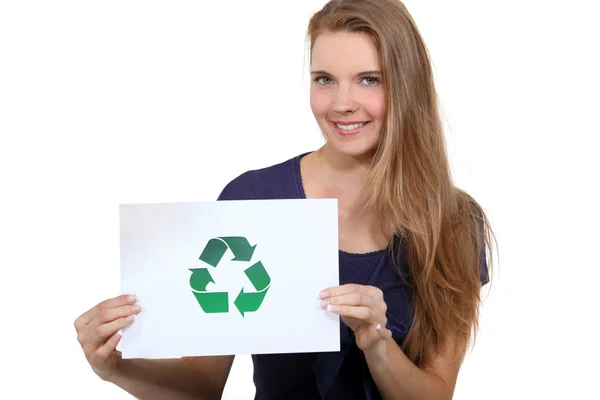 Una donna che promuove il riciclaggio . — Foto Stock