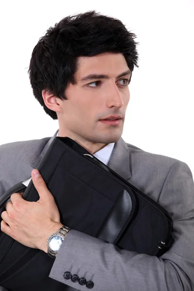 Homme d'affaires tenant un ordinateur portable dans ses bras — Photo