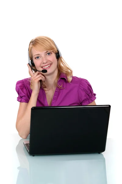 Trabalhador de call center com laptop — Fotografia de Stock