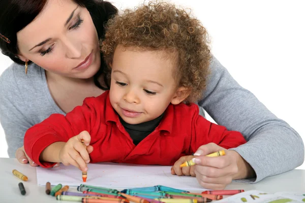 Moeder zat met jongen tekening — Stockfoto
