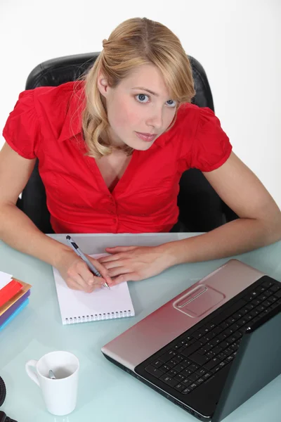 Secretary working at her desk — Stock Photo, Image