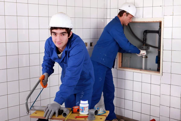Craftsman and apprentice working together — Stock Photo, Image