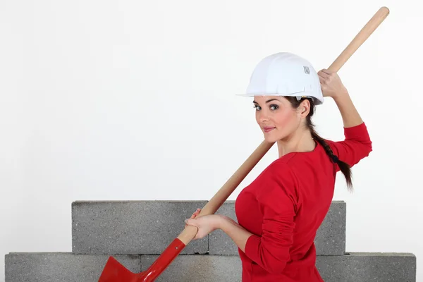 女性の煉瓦工 — ストック写真