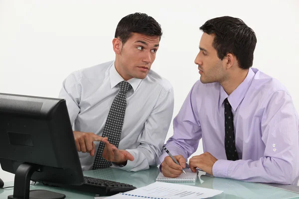 Empresarios discutiendo — Foto de Stock