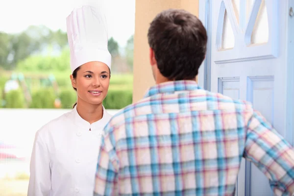 Chef-kok voor deur — Stockfoto