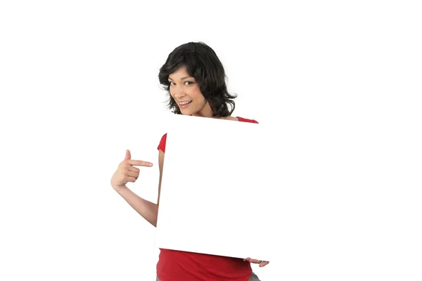 Entusiastiska kvinna som pekar till ett tomt tecken — Stockfoto