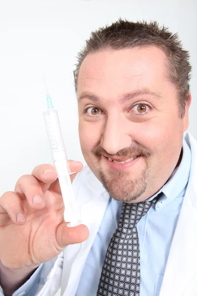Portret lekarza ze strzykawki — Zdjęcie stockowe