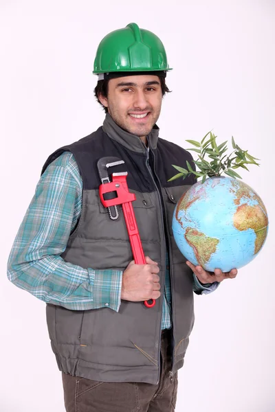 Retrato de trabalhador manual segurando globo e chave — Fotografia de Stock