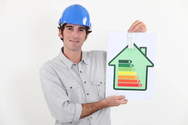 Obrero mostrando señal de calificación energética — Foto de Stock
