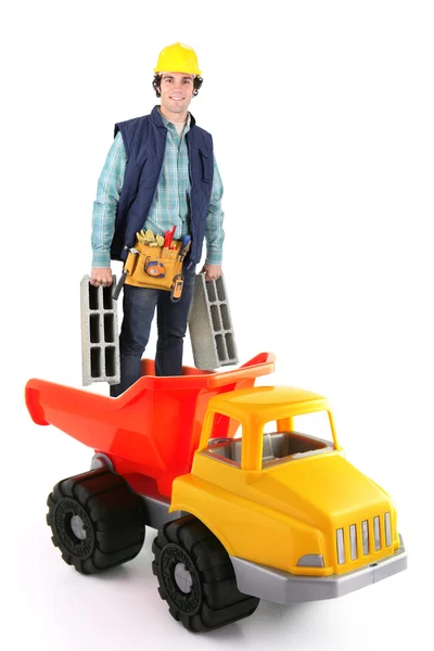 Trabajador de construcción de pie en camión de plástico — Foto de Stock