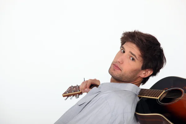 Muž s akustickou kytaru. — Stock fotografie