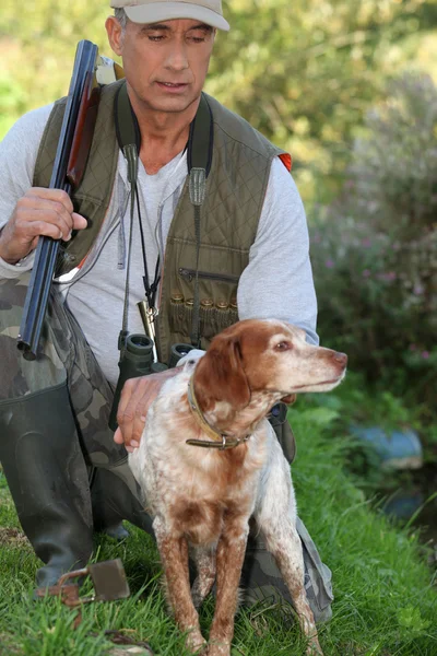 Un cazador y su perro —  Fotos de Stock