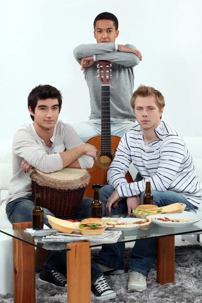 Young men at home with musical instruments — Stock Photo, Image